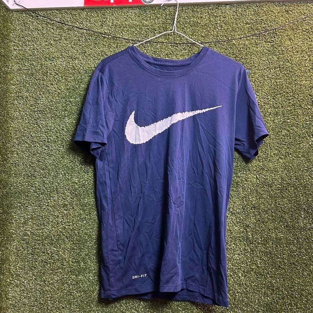 Nike Men's Navy and Blue T-shirt